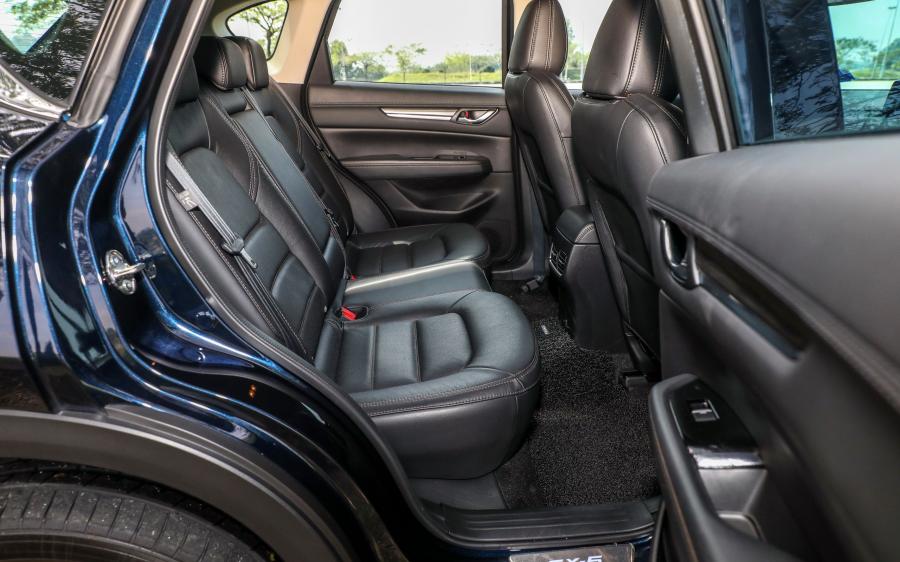 Интерьер Mazda CX-5 2.5 GLS 2017 года  (MY) (фото 8 из 11)
